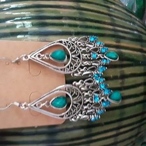 Gorgeous silver & turquoise earrings boho hippe features with class!